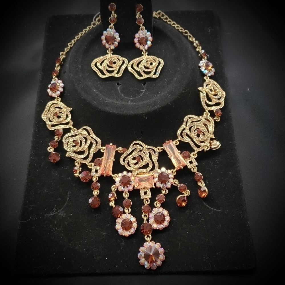 Topaz Rose Rhinestone Necklace Set - Picture 2 of 4